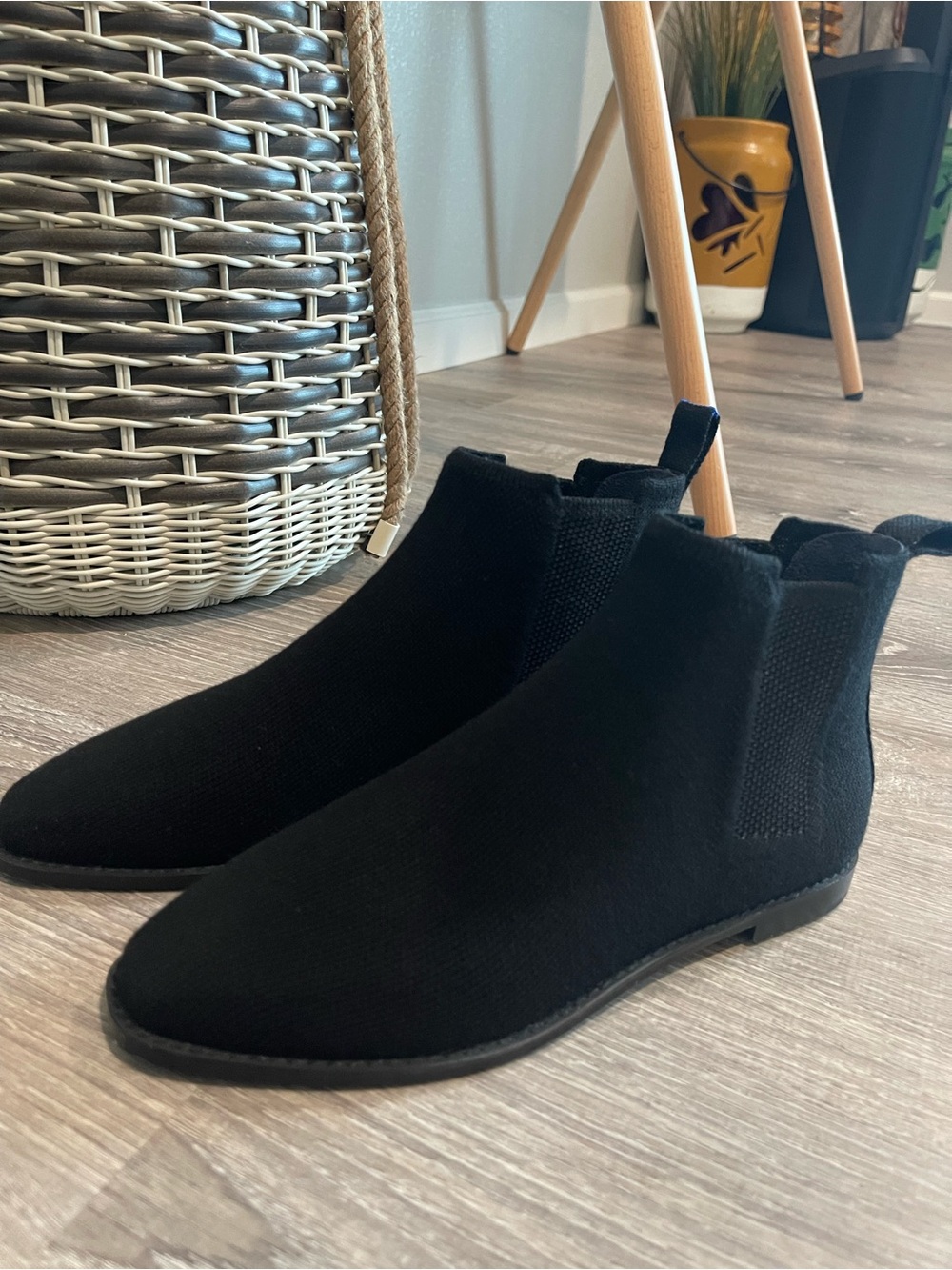 Rothy’s Merino Ankle Boots in onyx black with a distinctive blue pull tab - Picture 2 of 13